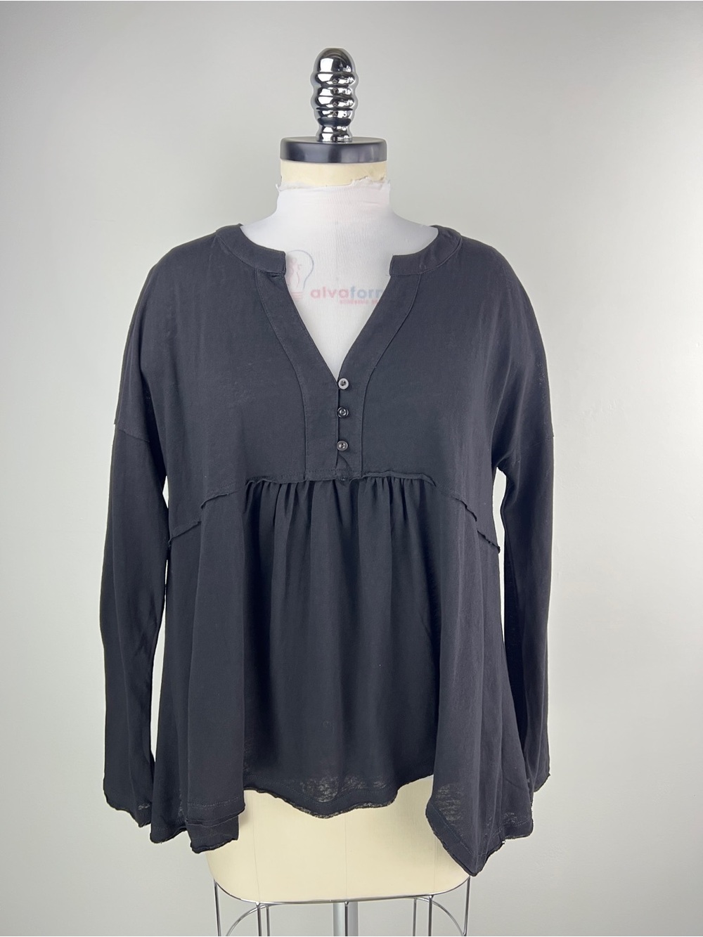 💚 3912. Black Peasant Henley Top